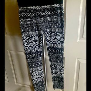 thick leggings in size S/M in like new condition